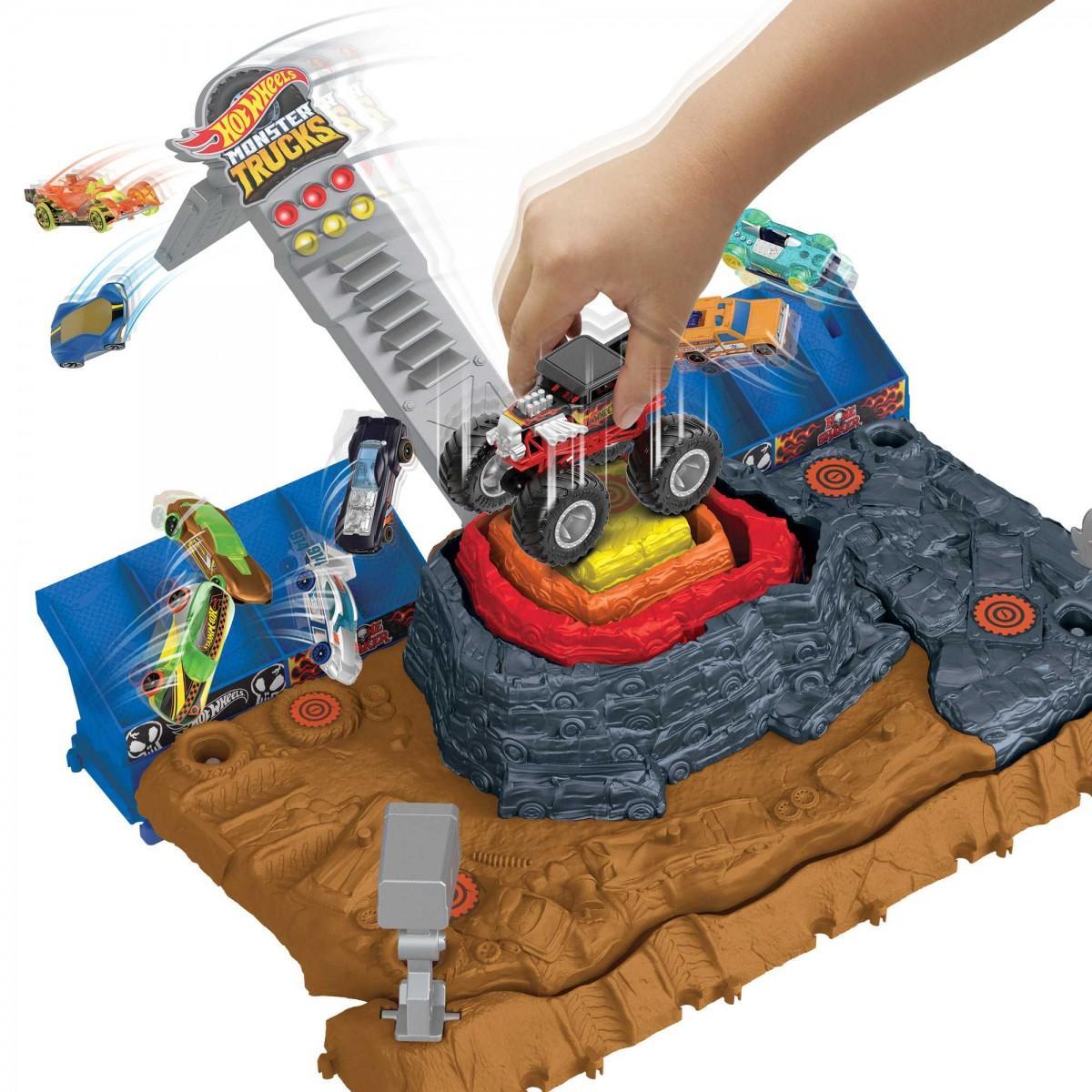 Hot Wheels Monster Trucks Arena Ultimate Crush Yard Play Set