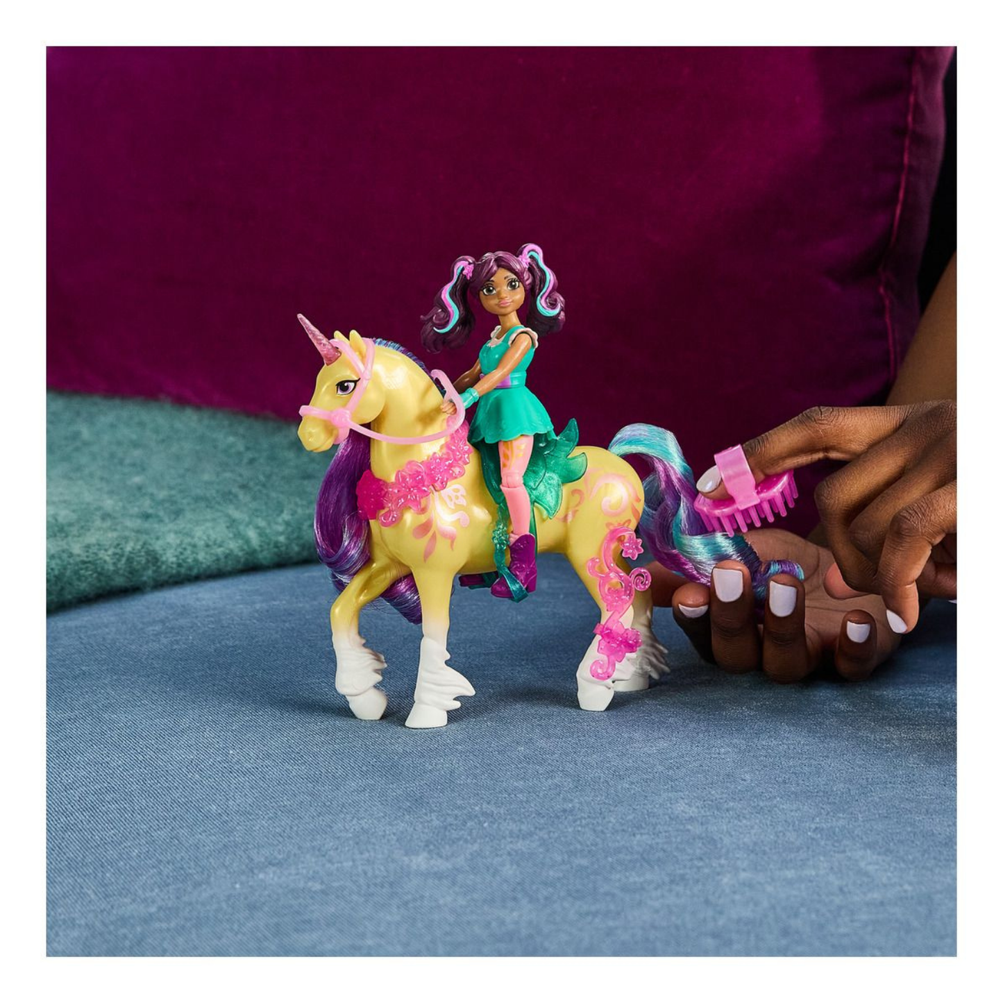 Unicorn Academy Small Doll Ava & Leaf