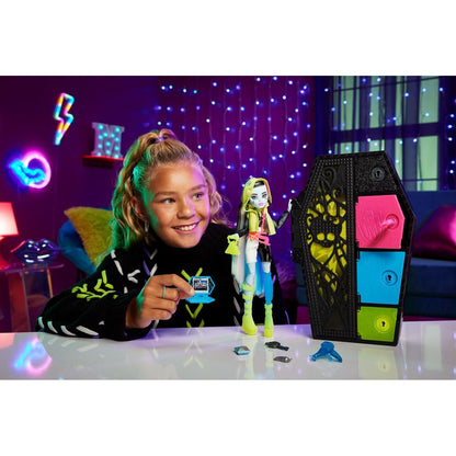 Monster High Skulltimate Secrets Frankie Series 3